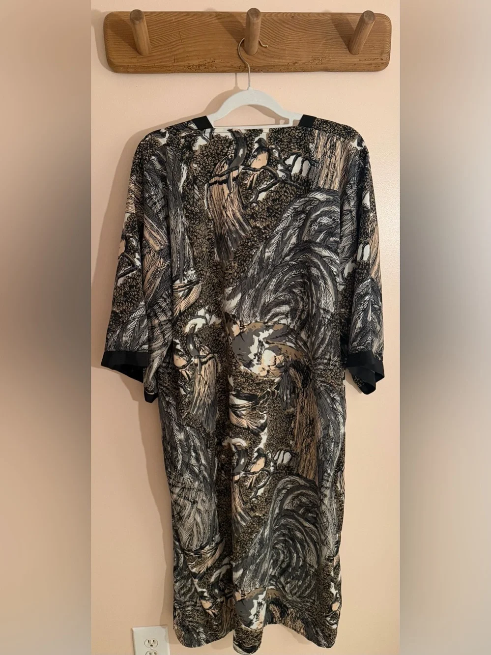 Vince Camuto Kimono - Black, Gray, & Cream Abstract Print